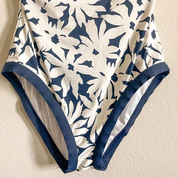 Anne Cole Daisy's Strapless Swimsuit | Size 12 - Picture 5 of 10
